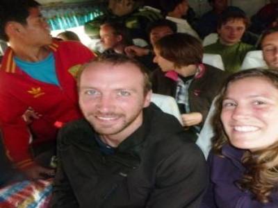 Dans les bus au Laos: 20 places assises, 42 personnes. On finira même avec un petit sur les genoux.