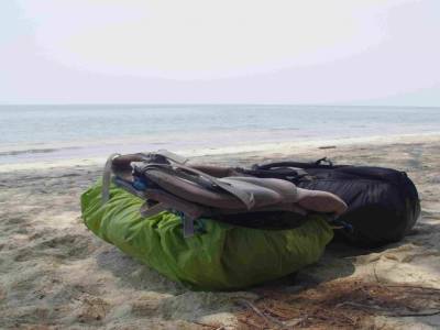Nos sacs qui attendent sagement le bateau... finie les vacances, snifff!!!!!