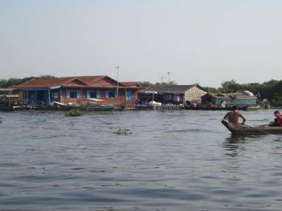Un des nombreux villages flottants