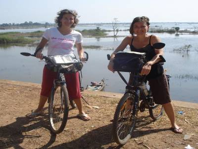 La root n roll attitude sans les sacoches a Kompong Chnang