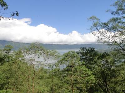Vue sur le lac et cratere