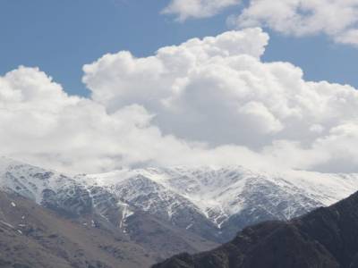 Montagnes et nuages à + de 4 000m