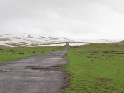 Highway to Aragats (4 090m) 