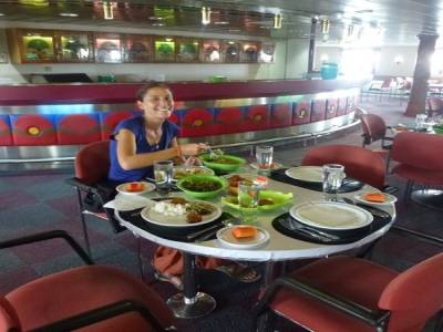 Le restaurant du bateau... peuplé