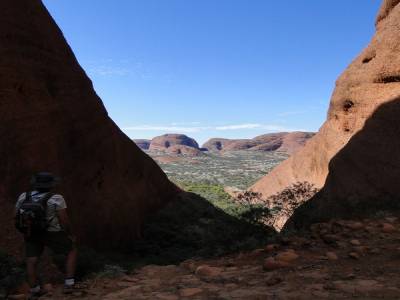 Titi en trek à Kata tjuta