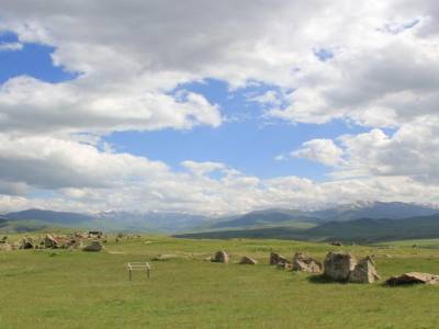 Route vers le Sud - Menhirs de Sisian