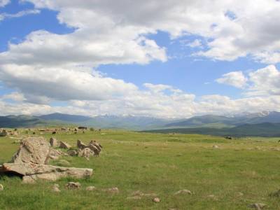 Route vers le Sud - Site de Sisian - Menhirs