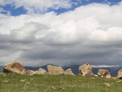 Route vers le Sud - Site de Sisian - Menhirs