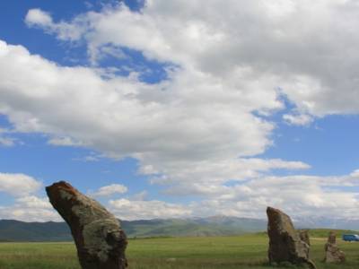 Route vers le Sud - Site de Sisian - Menhirs