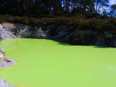 Lac de souffre à Wai-o-tapu