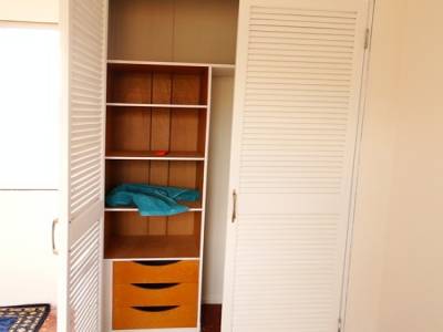 Peinture de l'armoire terminee aussi. On est contents que ca soit fini
