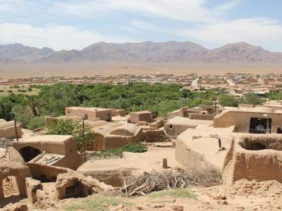 Je pique plein Sud vers Kerman. Oasis d Iraj.