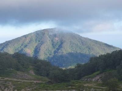 Oh, le Kelimutu (enfin.... on croit)!!