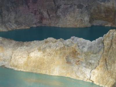 Oh, les lacs cratères du Kelimutu!!