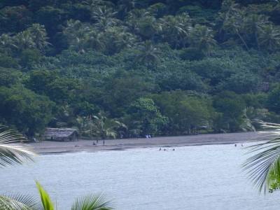 La plage de hotspring depuis la colline de Port Resolution