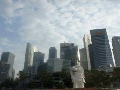 Le Merlion au premier plan, c'est l'emblème de Singapour