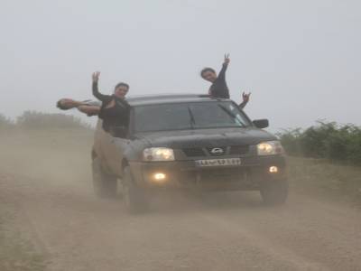 Dof (jolies filles en iranien) prenant l'air