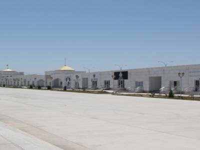 Le nouveau bazar sans âme d'Ashgabat ... :(