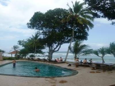 Sur le bord de la plage, à Balian.
