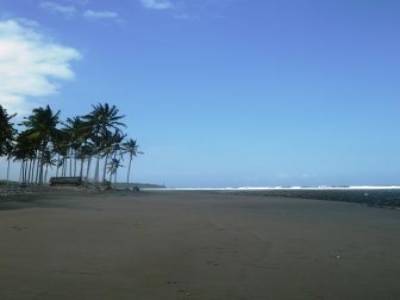 Plage de sable noir, Medewi