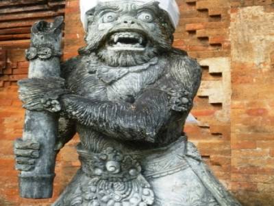 Statue dans un temple balinais