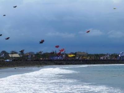 Compétition de cerfs volants à Sanur