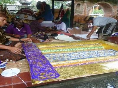 Atelier réparation ou confection... dans le palais d'Ubud