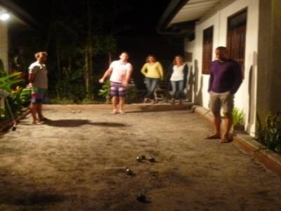 Soirée pétanque à la villa... Et oui on a bien dit qu'on se faisait plaisir !