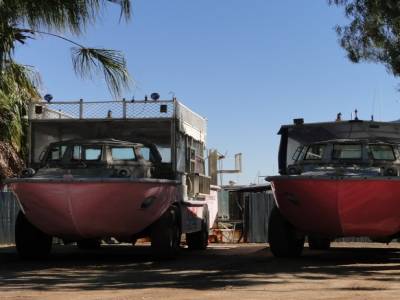 Ces bateaux amphibiens qui promenent les touristes jusqu au phare