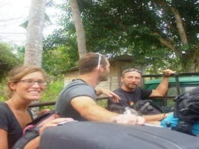 Dans le camion qui nous emmène sur Nusa Lembogan