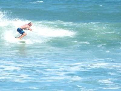 Une petite vague à Canggu