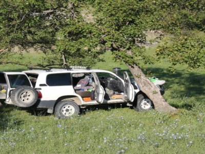 Trop tard. Je décide de bivouaquer dans la vallée.