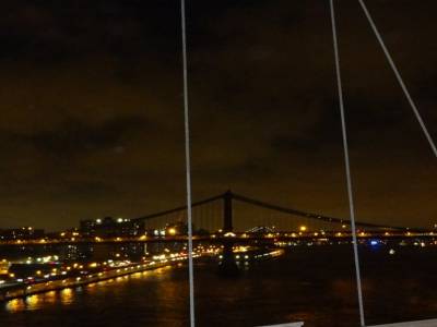 Vues de Brooklyn Bridge la nuit 