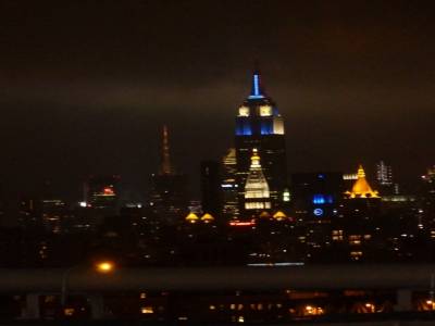 Vues de Brooklyn Bridge la nuit 