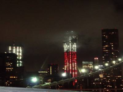 Vues de Brooklyn Bridge la nuit 