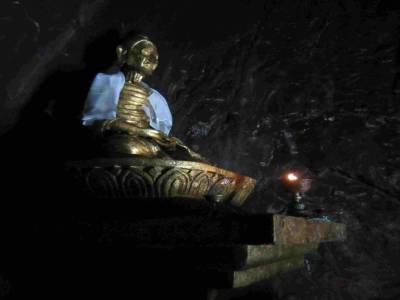 Grotte où le Bouddha à méditer pendant 5 ans