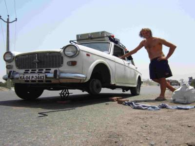 Petite panne avec la voiture de mes potes Marcus et Flavio
