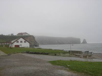 Perce sous la brume