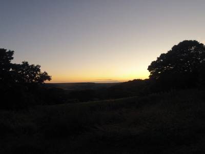 coucher de soleil sur une coline de ashover