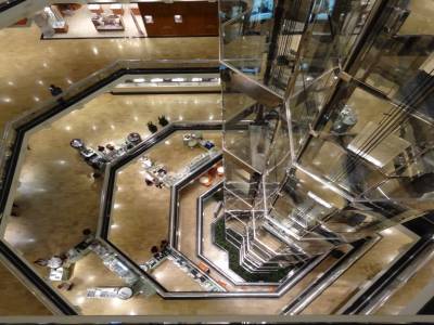 L'intérieur du Water Tower (centre commercial)