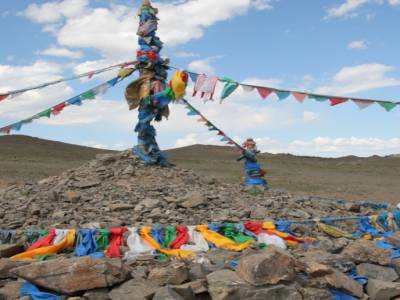 Cairn traditionnel comme dans Tintin au Tibet. 