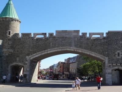 Portail dans les remparts