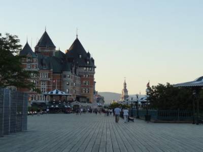 Passerrelle promenade et le chateau