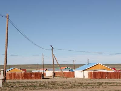 Seulement 30 km apres, le village de Bogd ... une surprise m y attend ..