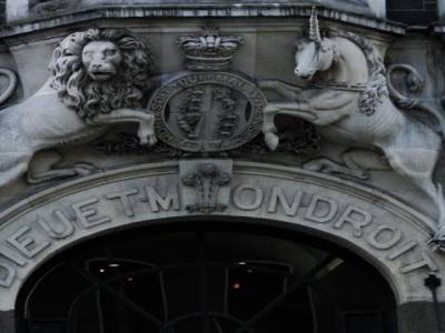 Dieu et mon Droit. Honni soit qui mal y pense. Heritage francais ?