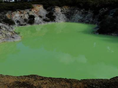 Lac d'arsenic appelle piscine du diable