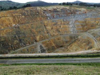 Ancienne enooorme mine d'or de Waihi