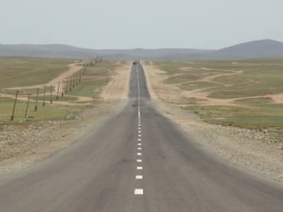 Les derniers 100 km sont bitumés .. quel ennui!  .. mais le paysage l'est aussi un peu..