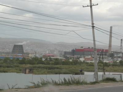 Ulan Baatar.. un rêve écologiste avec ses centrales à charbon! Les Mongols y sont encore et les allemands y retournent.. il parait que l'hiver la pollution est terrible .. il est très long aussi..