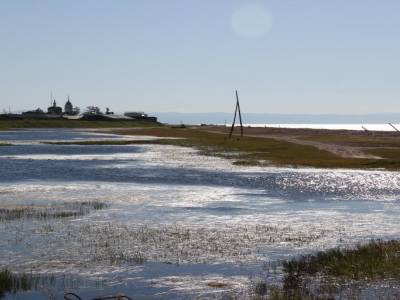 Au bout de la presqu’île un dernier village de pécheurs avec un magnifique monastère
